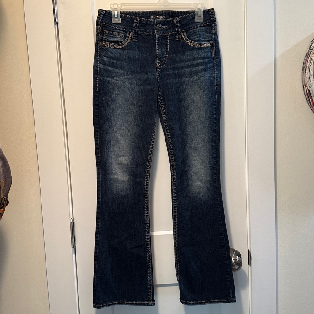 SILVER Suki Fluid Denim Boot Cut Jeans W26